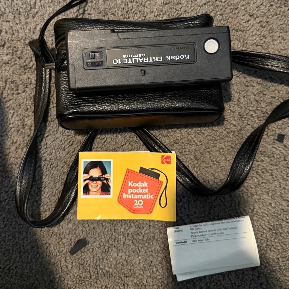 Kodak Ektralite 10 Pocket Camera 110 Film Vintage‎ Black with Case and Manual